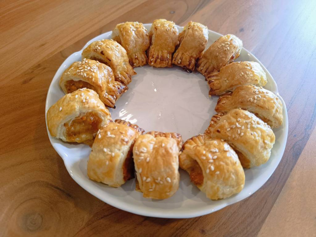 Easy Vegetarian Sausage Rolls (Perfect for Parties &&nbsp;Picnics!)